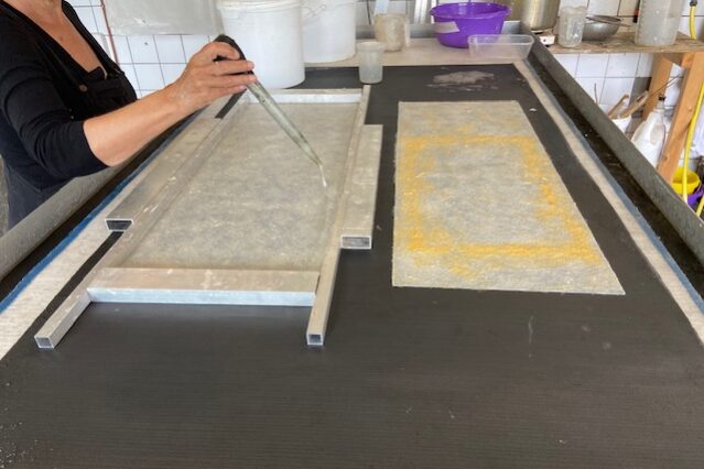 Werken met de vacuumtafel. Met behulp van aluminiumprofielen.